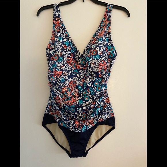 Women’s swimsuit - Picture 1 of 5